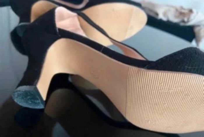 Chaussures de danse ou autre noir 5cm 35 neuves - photo numéro 2