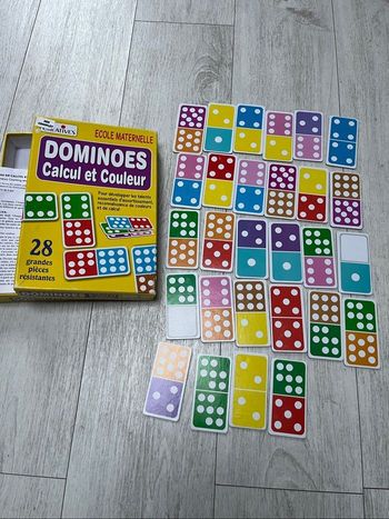 Jeu de dominos : calcul et couleur  À partir de 3 ans  28 grandes cartes