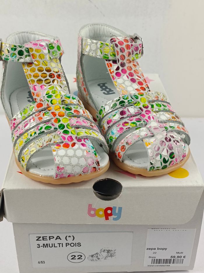 Sandale fille taille 22 de marque bopy
Matière cuir avec voûte plantaire
Fermeture par boucle - photo numéro 7