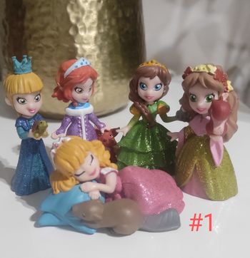 Lot de 5 PRINCESSES magiki au choix bien lire l'annonce