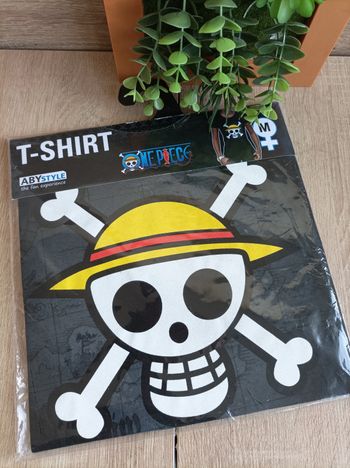 T-SHIRT One Piece taille m femme 