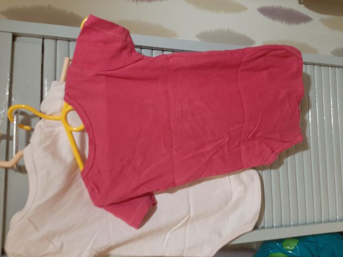 1 peignoir et 2 bodys manches courtes filles Taille 3 ans - photo numéro 5