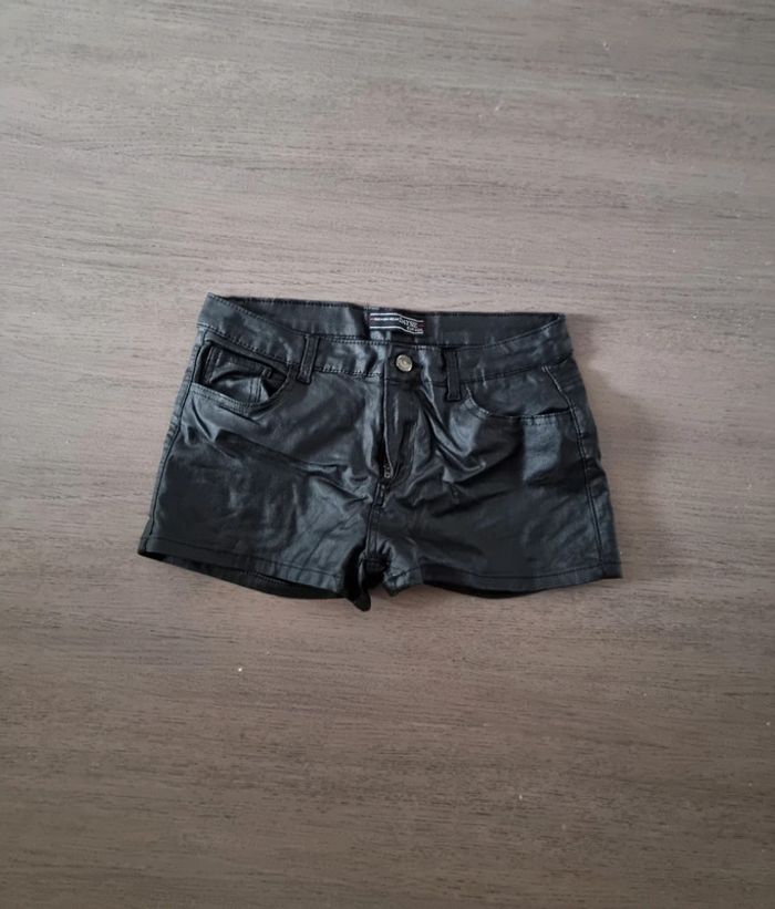 Short enduit noir