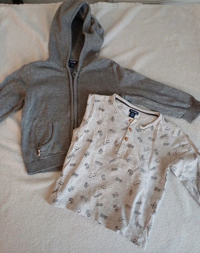 Gilet gris et t-shirt 2 ans Kiabi