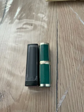 Lot de deux rouge à lèvres marron et violet n°12