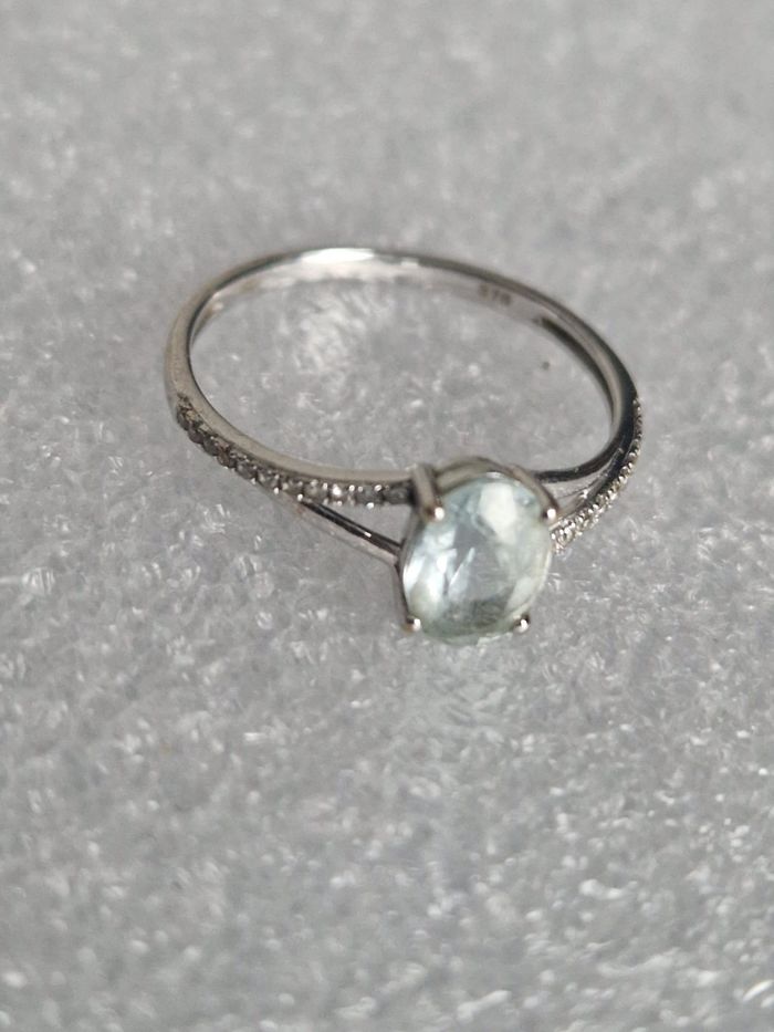 💍 Bague en or blanc 9 carats (375) avec pierre bleue et éclats de zirconium ✨