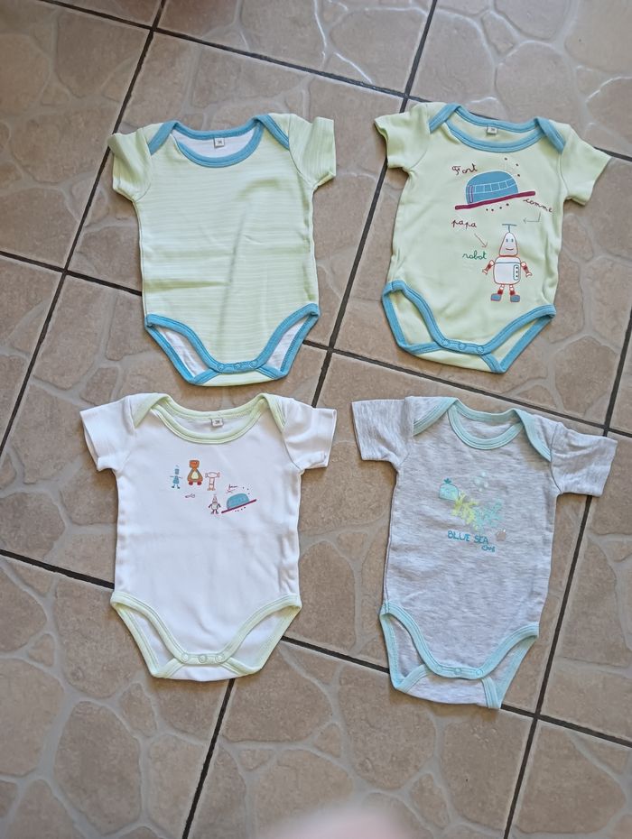 Lot de 4 body 3 mois