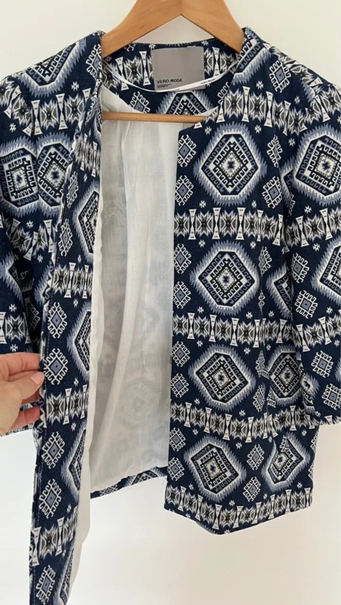 Veste Vero Moda 3/4 dessins bleu et blanc - photo numéro 2