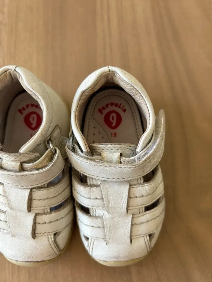 Chaussures blanches à scratchés pointure 18 - photo numéro 3