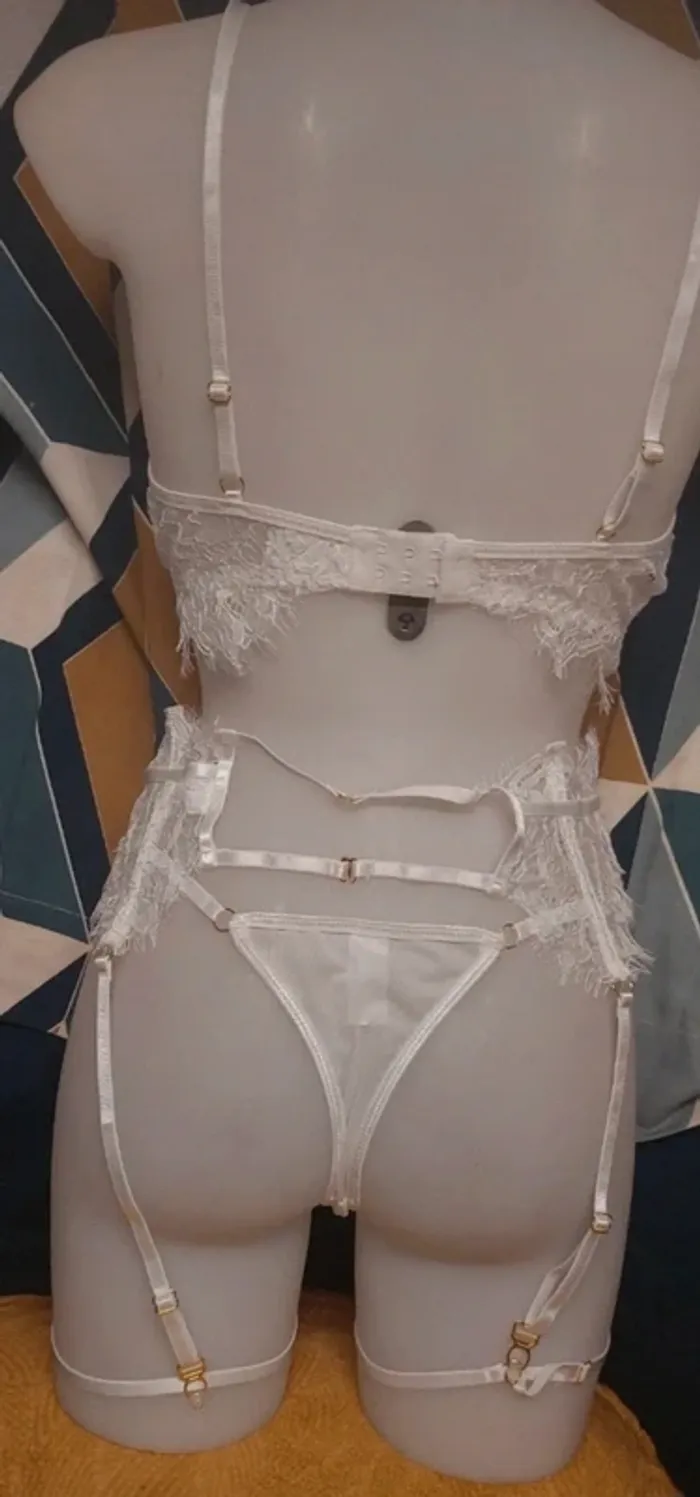 Ensemble dentelle  blanche neuf - photo numéro 4