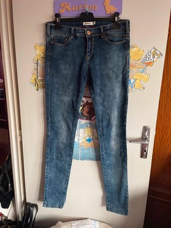 Jean, taille 36, marque Stradivarius.