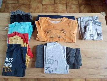 Lot de vêtements pour garçon
