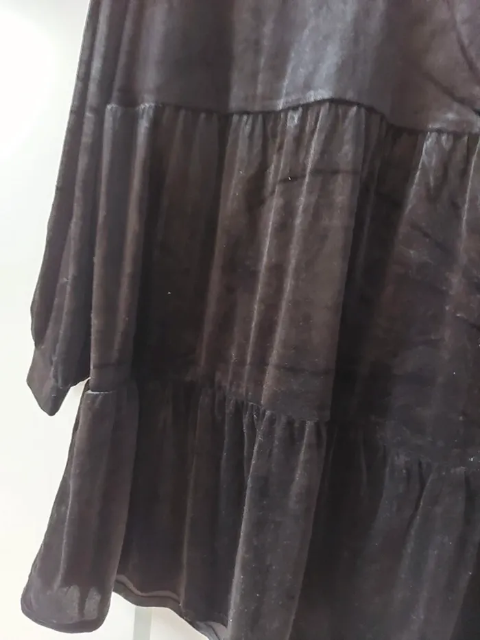 Robe volantée col V en velours ras - photo numéro 3