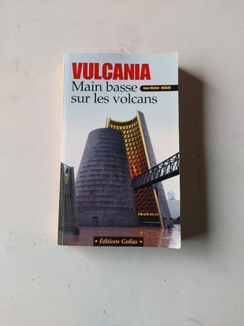 Vulcania main basse sur les volcans