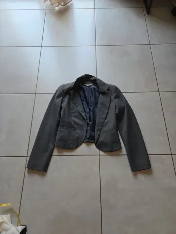Veste blazer grise et rayures bleu clair Etam