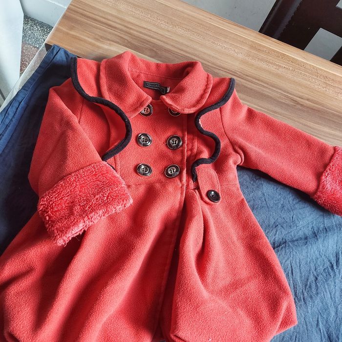 Meanteau rouge chicaprie 2 ans