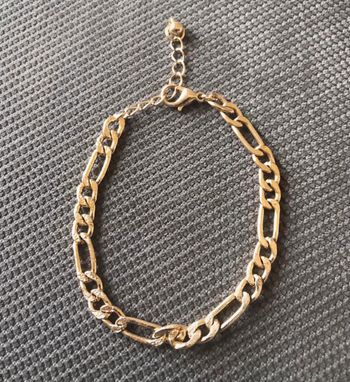 Bracelet doré en mailles