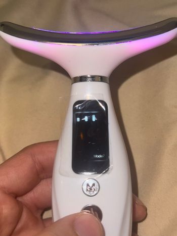 Appareil massage visage & cou 7-en-1 (État neuf)