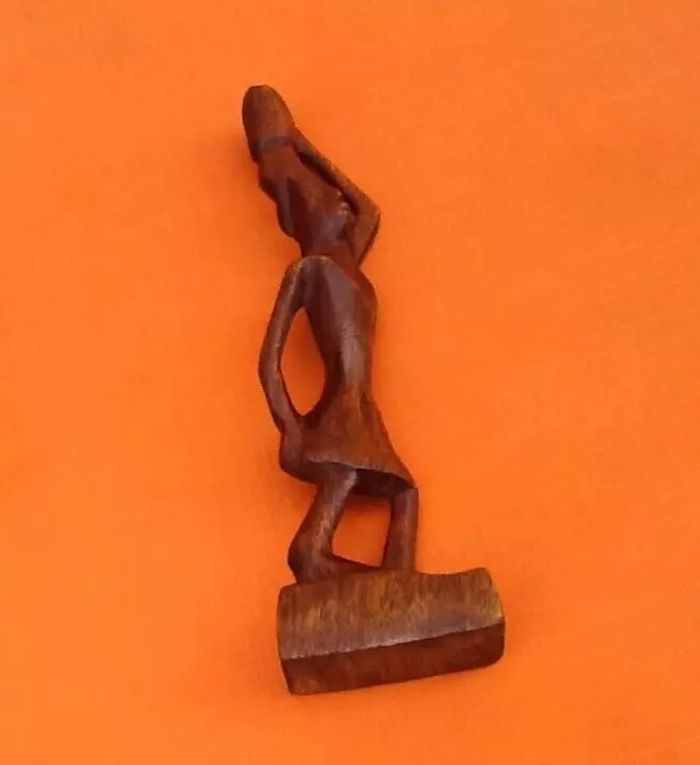 Art Africain Statuette bois sculpté Porteuse - photo numéro 6