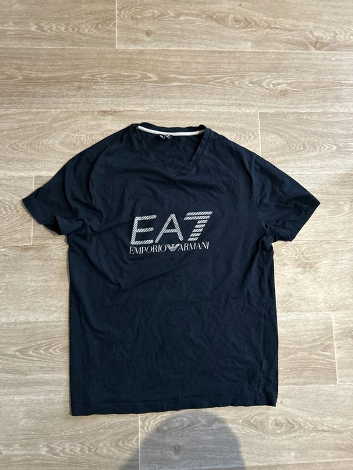 T-shirt col v léger EA7 Emporio Armani.