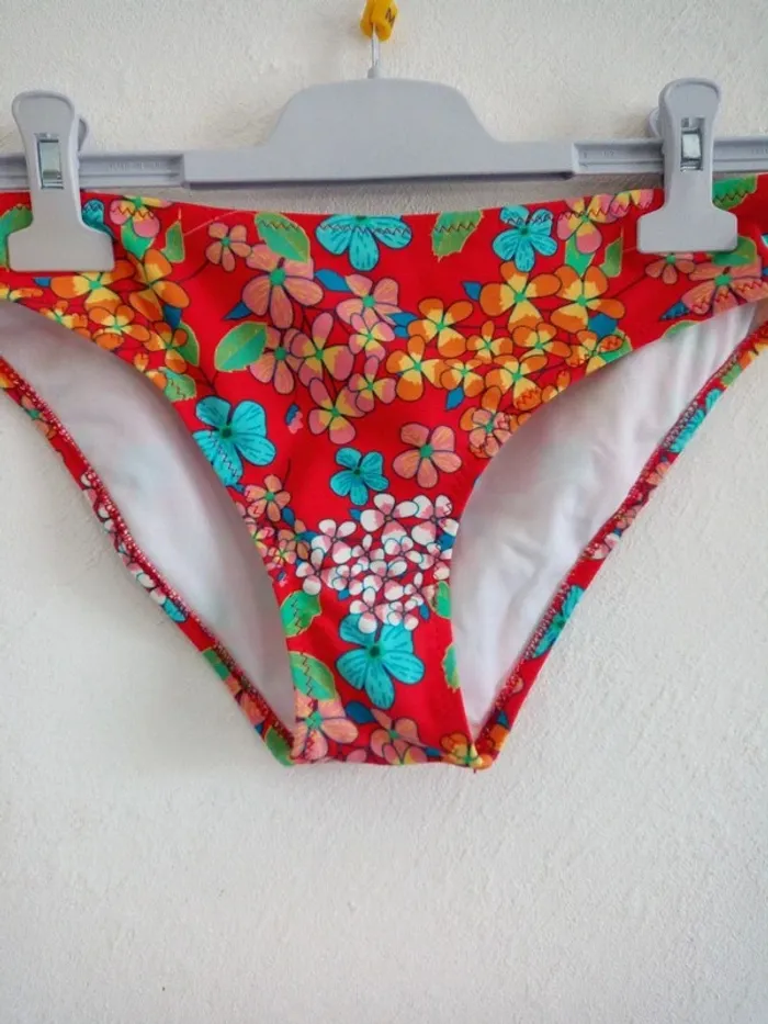Bas de maillot de bain femme ou jeune fille