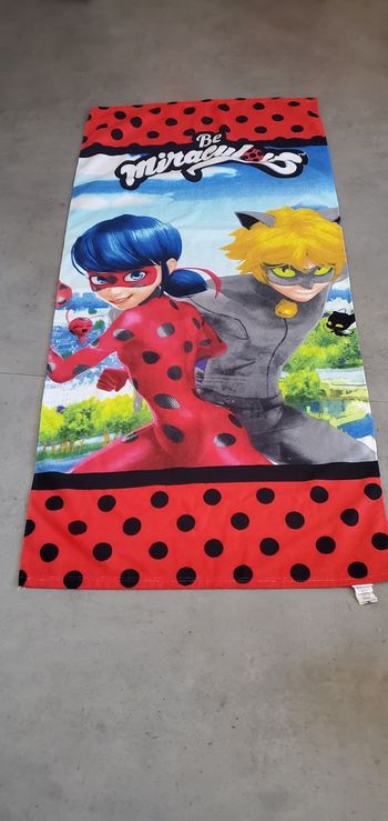 Serviette miraculous neuf