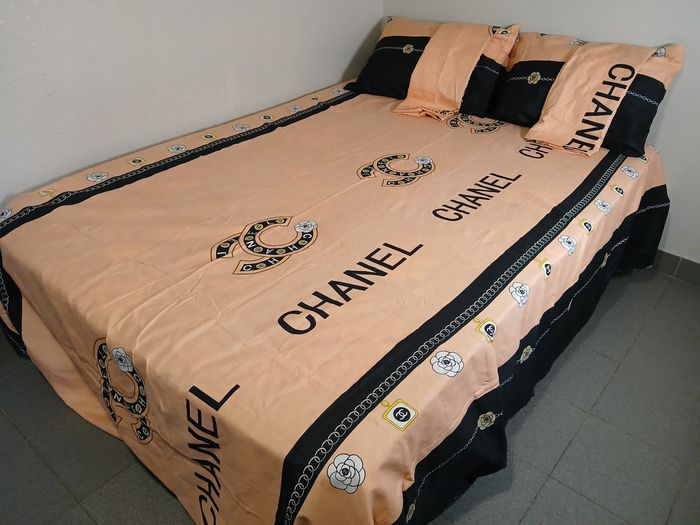 Drap de lit avec 4 taies d'oreiller - photo numéro 2