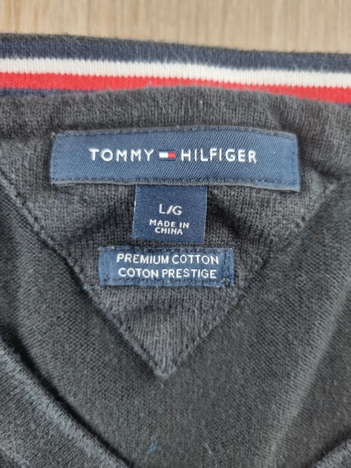 Sweat à coll V Tommy Hilfiger noir " Prenium Cotton " Homme Taille M - photo numéro 2