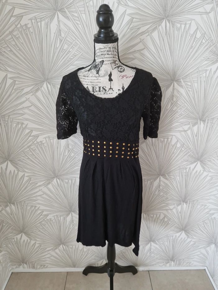 Jolie robe noire taille 40