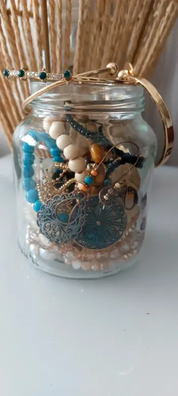 Mystery jewelry jar. 42 bijoux neuf