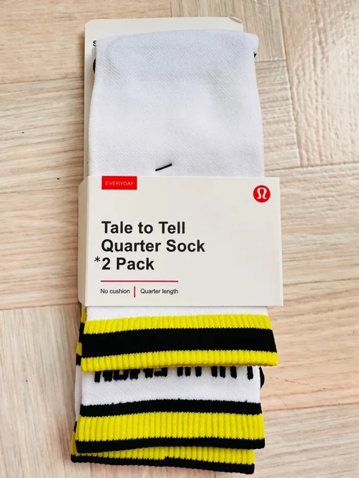 🧦Lot 2 paires chaussettes Lululemon – modèle Tale to Tell – taille S/M