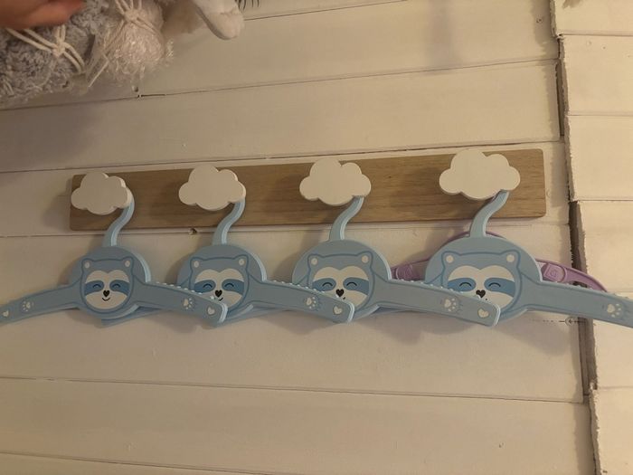 Porte manteau bébé nuages + cintres