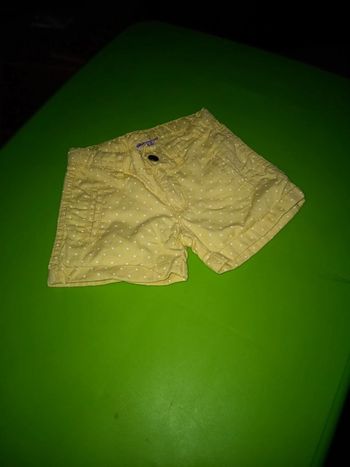 Short jaune 2 ans