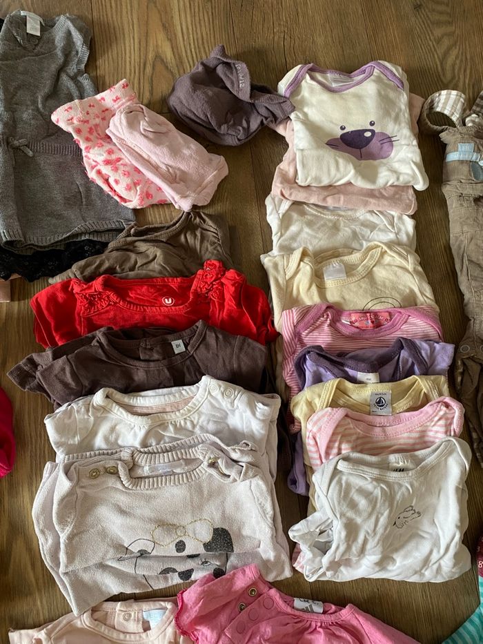 Lot 51 vêtements fille T6 mois - photo numéro 6
