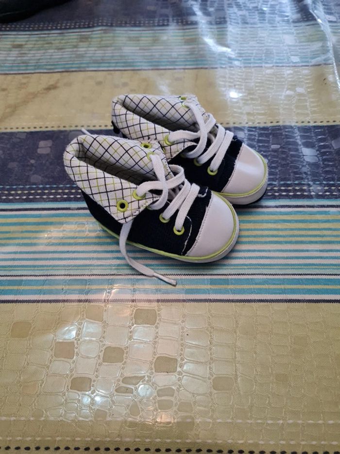 Chaussures bébé 6/9mois.