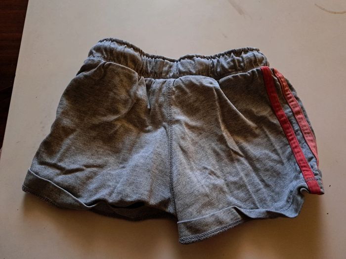 Short fille adidas taille 5-6 ans - photo numéro 2
