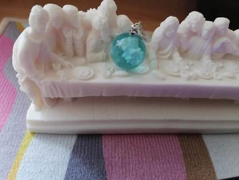 Pendentif en résine avec Des Nuages a l'intérieur