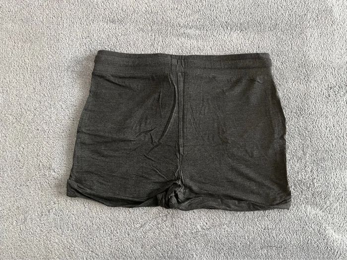 Short de sport, taille 38, neuf - photo numéro 2