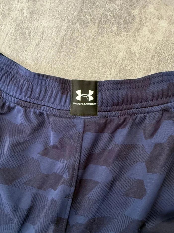 Short Under Armor de sport garçon taille 14-16 ans noir et gris comme neuf - photo numéro 3