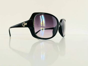 Lunette de soleil femme classique noire verres dégradés uvprotection catégorie 3