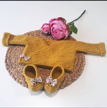 Vêtement layette brassière kimono cache-coeur tricoté main bébé naissance noeud liberty AlinaMaille