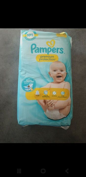 Paquet de couche pampers neuf .