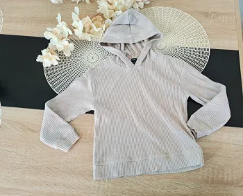 Pull a capuche, taille 8 ans, marque kiabi