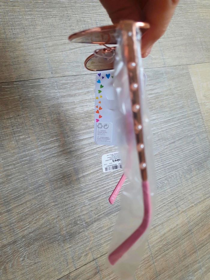 Lunettes de soleil enfant métal
indice 3
neuf Claire's - photo numéro 6