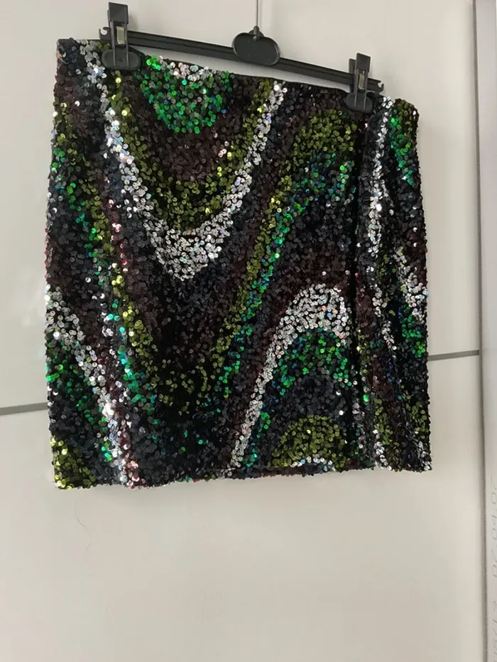 Jupe courte à sequins - photo numéro 4