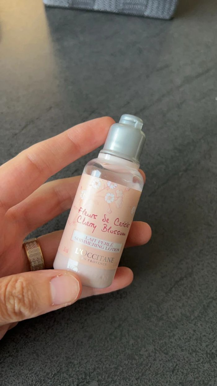 L’Occitane lait perlé fleurs de cerisiers