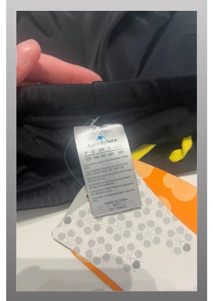 Short de bain noir avec grafitti Aqua Sphere Taille 10 ans - photo numéro 5