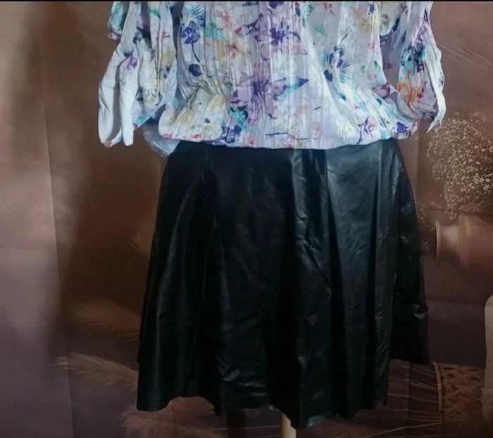 Jolie jupe simili cuir Shein Curve taille 48 - photo numéro 3
