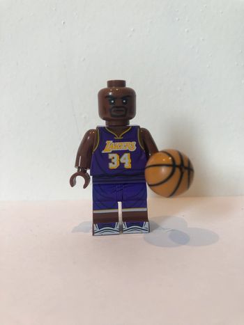Figurine type lego Saquille O’Neil aux Lakers.Basketteur