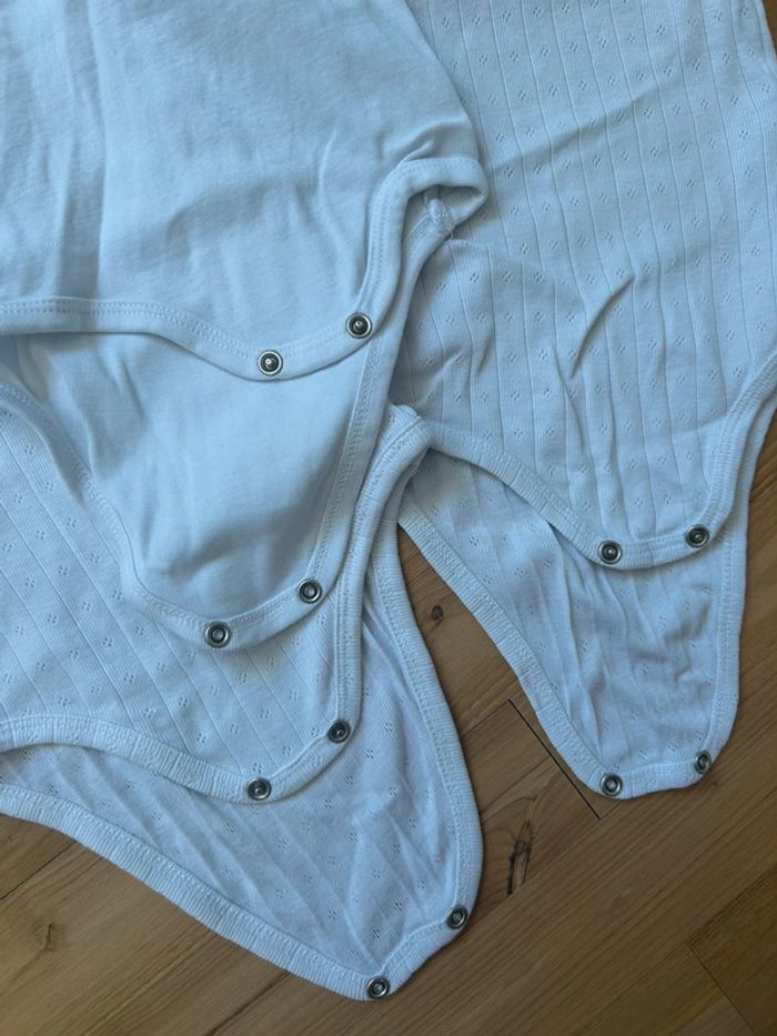 Lot bodys 24 mois - photo numéro 4